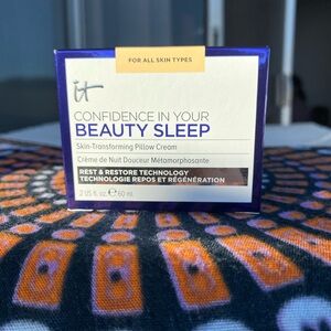 IT Cosmetics Beauty Sleep Pillow Cream - Blue and White